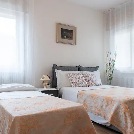 Train Station Venice - Atika & Atif 게스트하우스